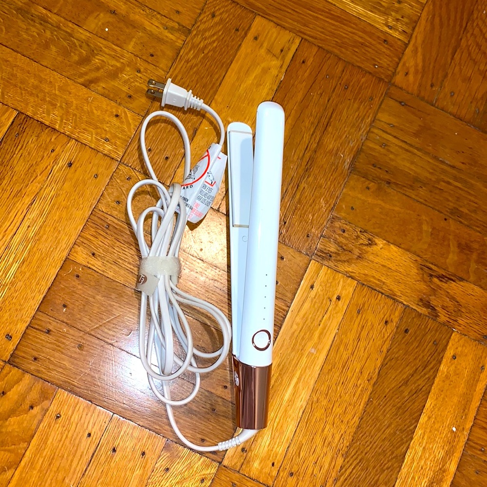 T3 SinglePass 1” Luxe Straightening Iron